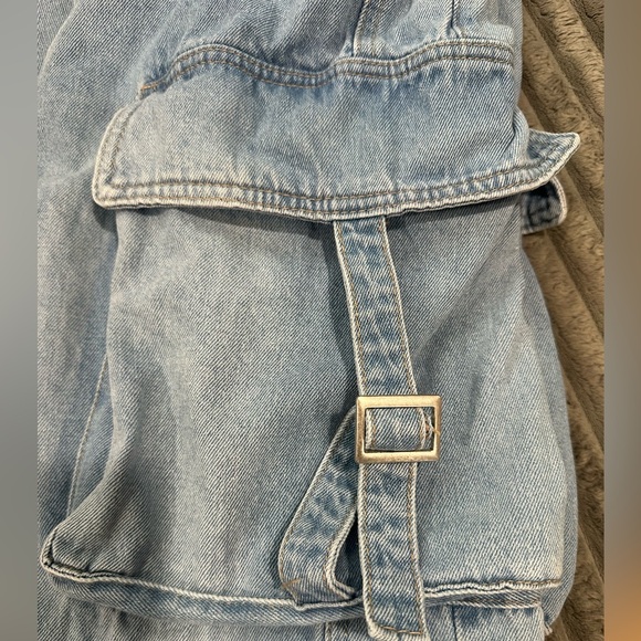 Forever 21 Wide Leg Double Pocket Cargo Jeans. Size 31 - Picture 2 of 9